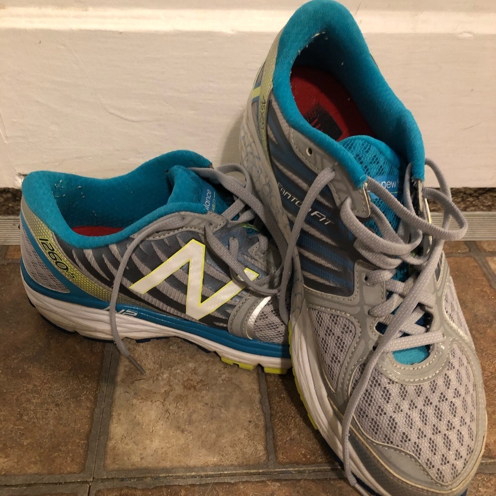 New balance women’s running shoes 1260 size 10.5